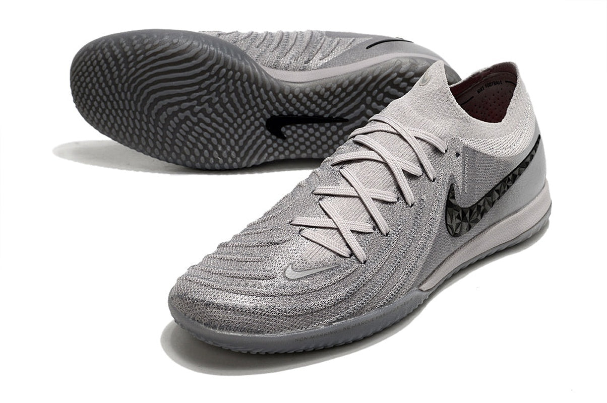 chuteira-futsal-nike-phantpm-gx-2-elite-tf-cinza-e-preta-rising-gem-pack-3