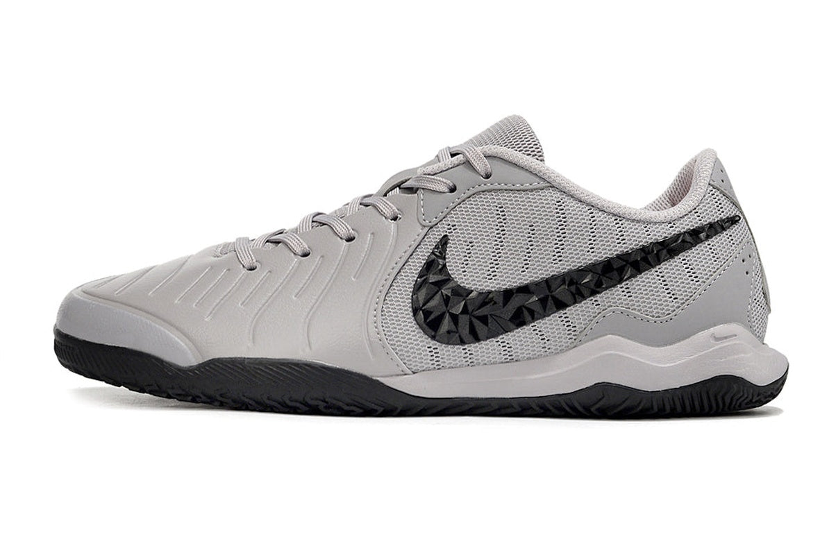 chuteira-futsal-nike-tiempo-legend-10-academy-ic-prata-e-preto-rising-gem-pack-1