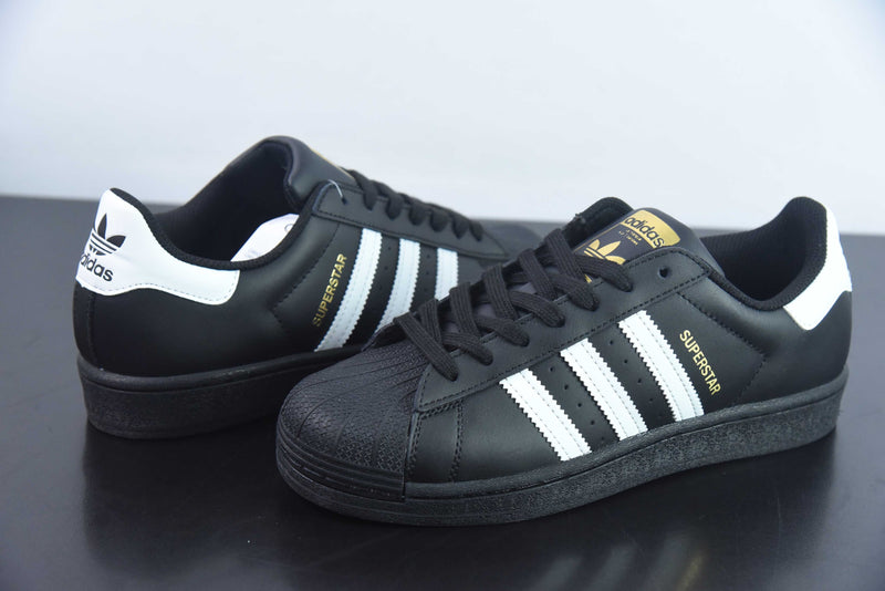 Tênis Adidas SuperStar Detalhes - Preto e Branco