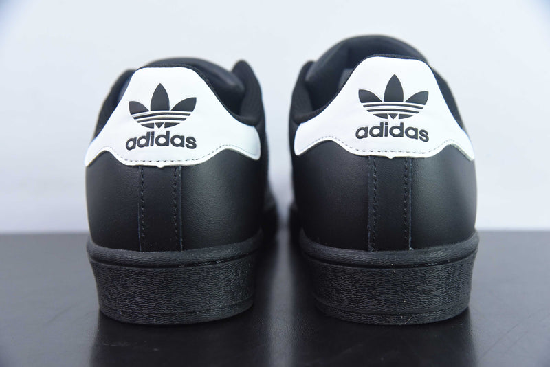 Tênis Adidas SuperStar Detalhes - Preto e Branco