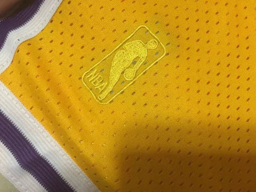 bermuda-nba-los-angeles-lakers-nike-authentic-amarela-2