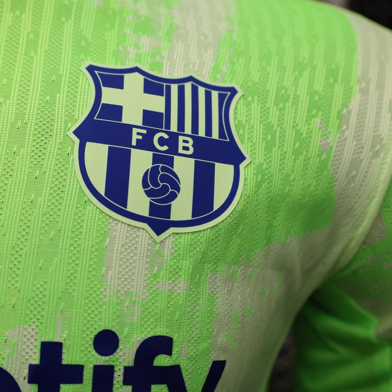 camisa-barcelona-third-2024-25-jogador-nike-masculino-branca-e-verde-3