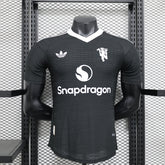 camisa-manchester-united-2024-25-jogador-adidas-masculino-preta-e-branca-1