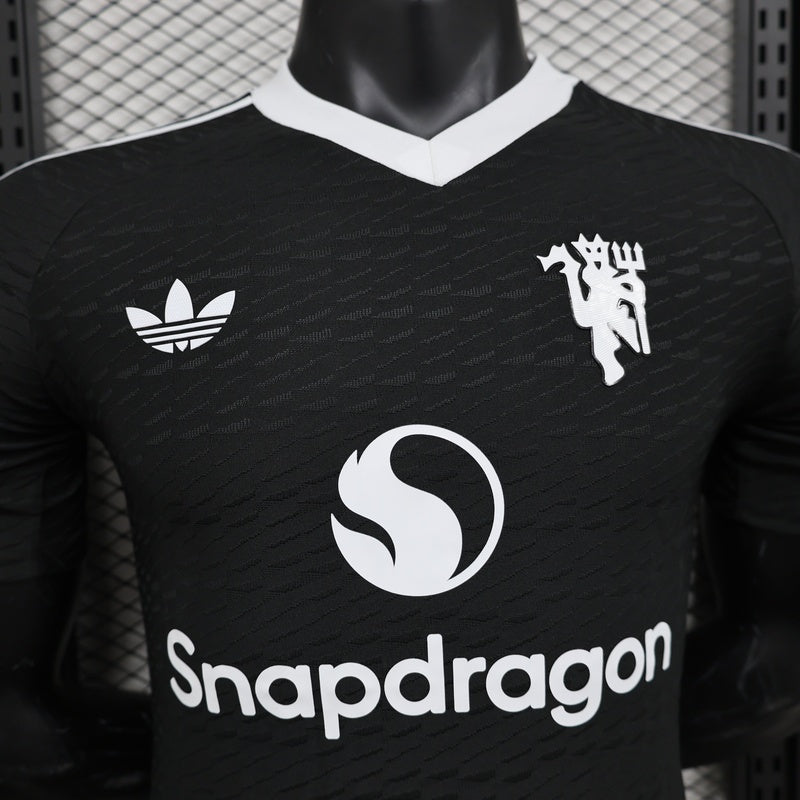 camisa-manchester-united-2024-25-jogador-adidas-masculino-preta-e-branca-3