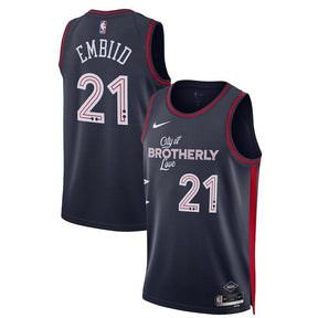 camisa-nba-joel-embiid-philadelphia-76ers-23-24-azul-marinho-edição-cidade-1