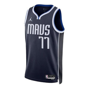 camisa-nba-luka-dončić-dallas-mavericks-2023-edição-de-impacto-azul-marinho-2