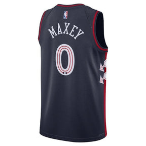camisa-nba-tyrese-maxey-philadelphia-76ers-23-24-azul-marinho-edição-cidade-3