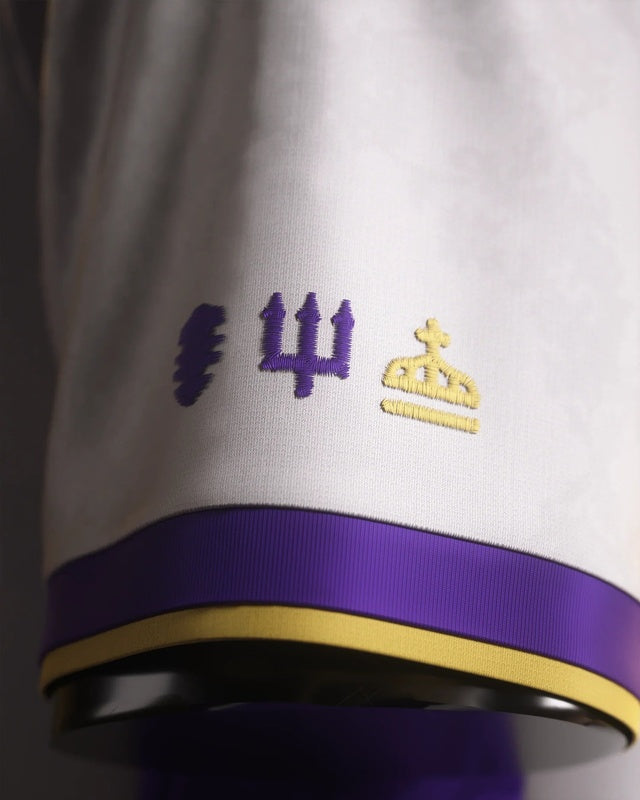 camisa-real-madrid-24-25-edição-especial-the-siu-ronaldo-branca-com-dourado-6