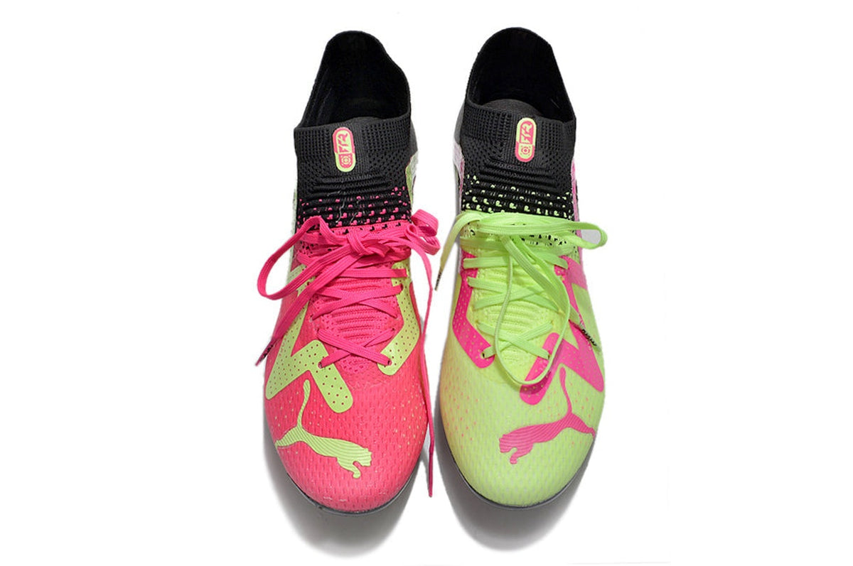 chuteira-campo-puma-future-ultimate-fg-preta-verde-e-rosa-tricks-pack-2