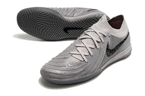 chuteira-futsal-nike-phantpm-gx-2-elite-tf-cinza-e-preta-rising-gem-pack-3