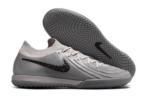 chuteira-futsal-nike-phantpm-gx-2-elite-tf-cinza-e-preta-rising-gem-pack-5