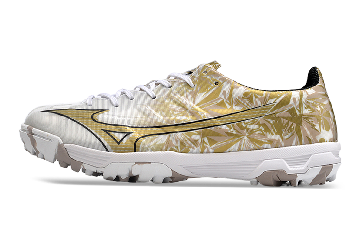 chuteira-society-mizuno-alpha-tf-branca-e-dourado-prism-gold-sérgio-ramos-1