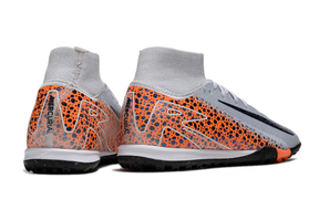 chuteira-society-nike-air-zoom-mercurial-superfly-10-elite-tf-branca-laranja-e-preto-eletric-pack-3