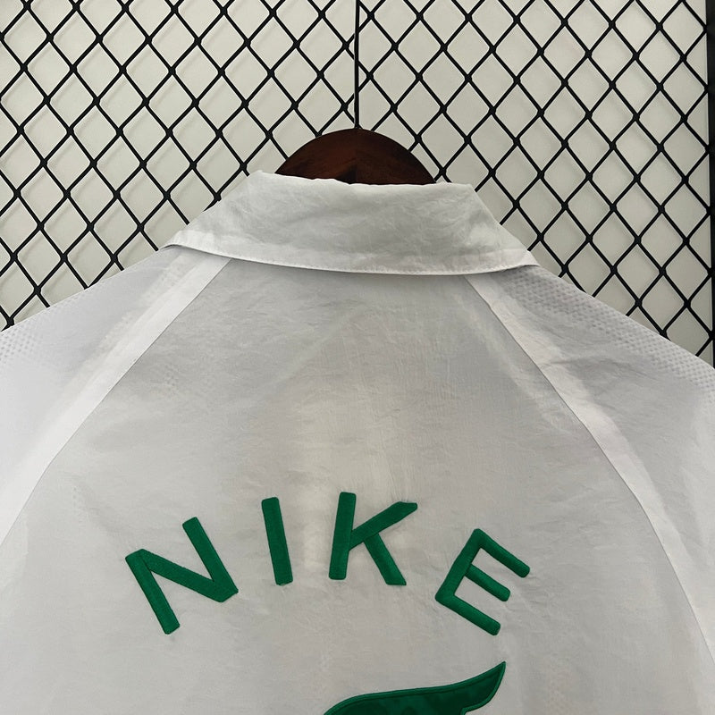 corta-vento-nike-branca-e-verde-2024-6