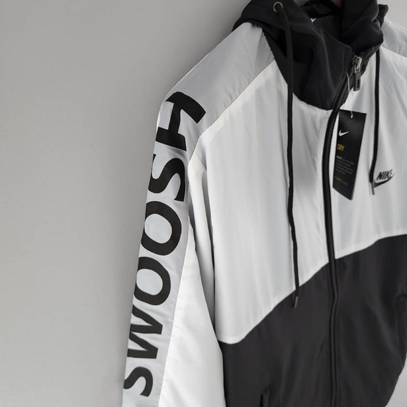 corta-vento-nike-preto-e-branco-4