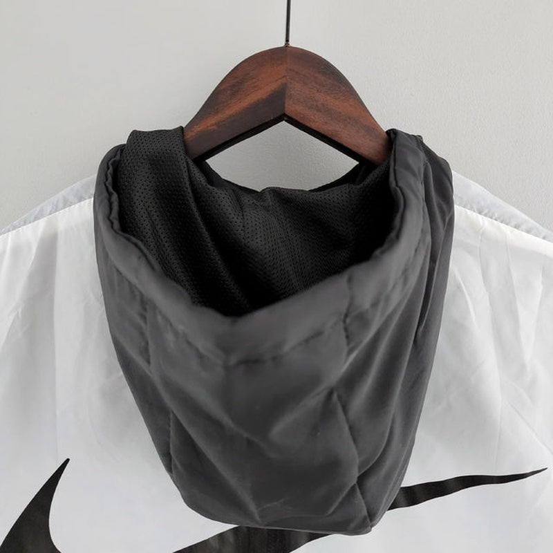 corta-vento-nike-preto-e-branco-5