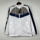 corta-vento-nike-sportswear-branca-e-preta-1