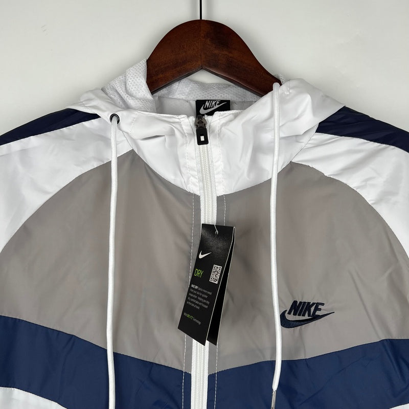 corta-vento-nike-sportswear-branca-e-preta-2