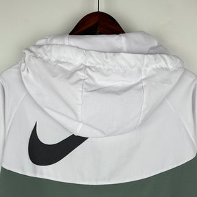 corta-vento-nike-sportswear-branca-e-verde-4