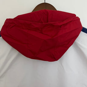 corta-vento-nike-sportswear-branco-vermelho-e-azul-7