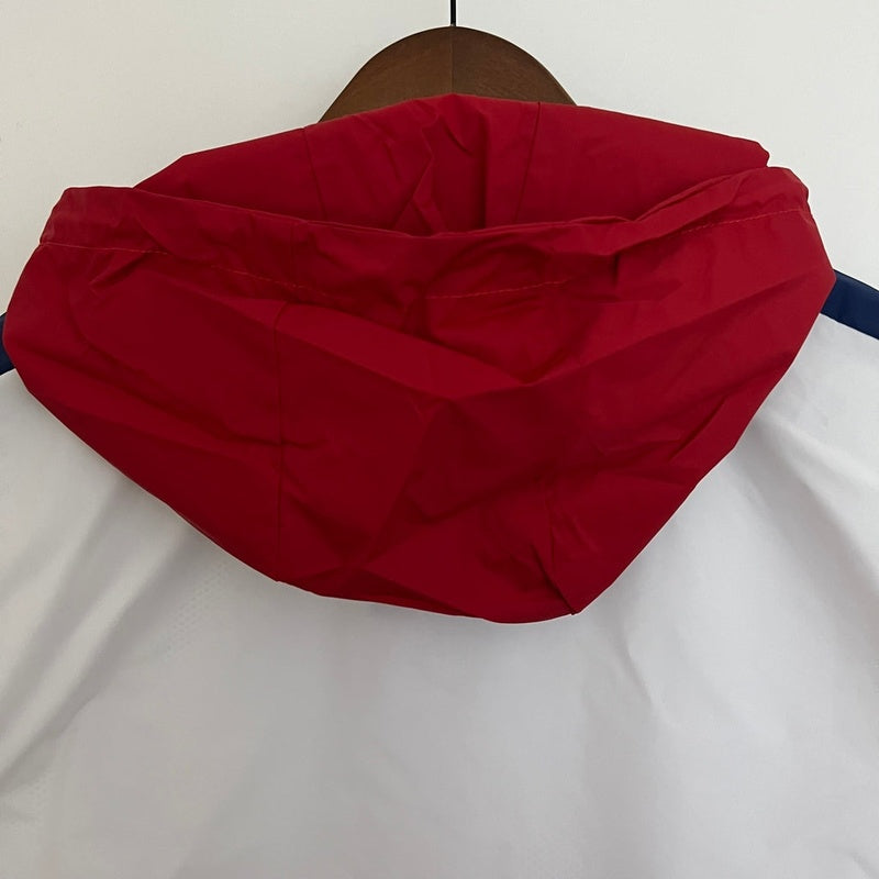 corta-vento-nike-sportswear-branco-vermelho-e-azul-7