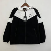 corta-vento-nike-sportswear-preto-e-branco-1