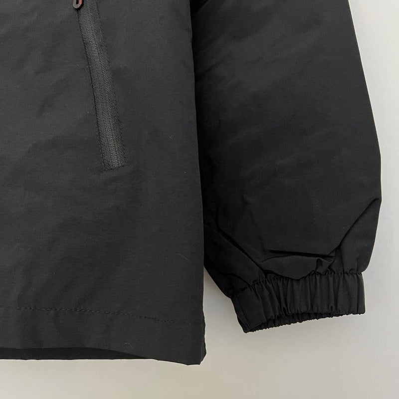 corta-vento-nike-sportswear-preto-e-branco-5