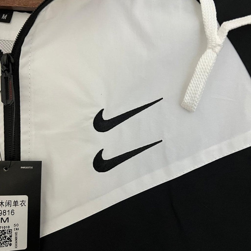 corta-vento-nike-sportswear-preto-e-branco-7