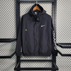 corta-vento-nike-sportwear-swoosh-preto-1