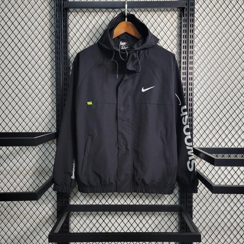 corta-vento-nike-sportwear-swoosh-preto-1