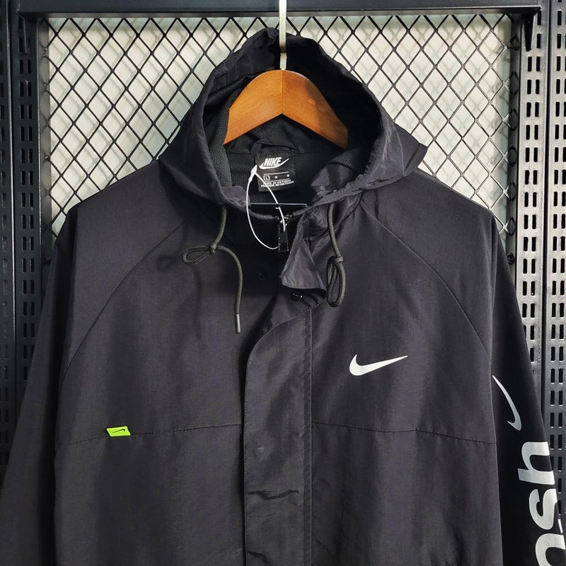 corta-vento-nike-sportwear-swoosh-preto-2