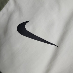 corta-vento-nike-sportwear-swoosh-verde-e-azul-3