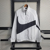 corta-vento-nike-swoosh-branco-e-preto-1