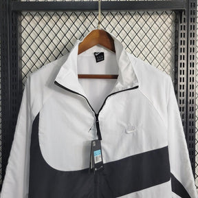 corta-vento-nike-swoosh-branco-e-preto-2