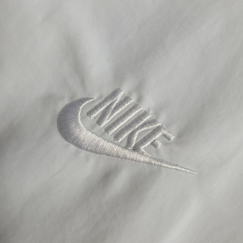 corta-vento-nike-swoosh-branco-e-preto-3