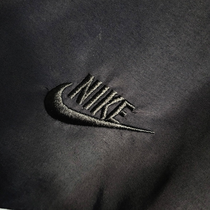 corta-vento-nike-swoosh-preto-e-branco-3