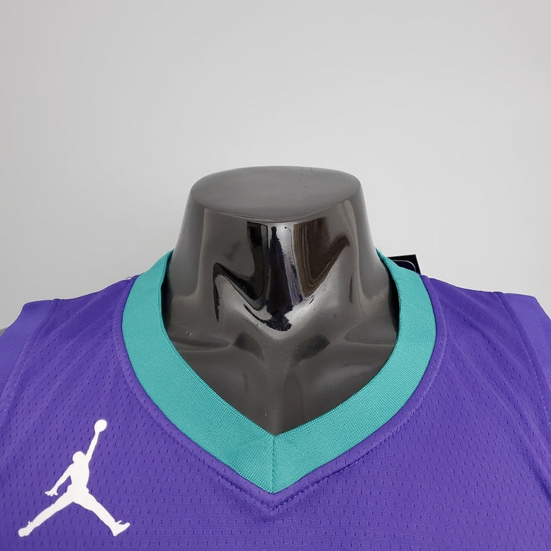 regata-charlotte-hornets-masculina-roxa-3